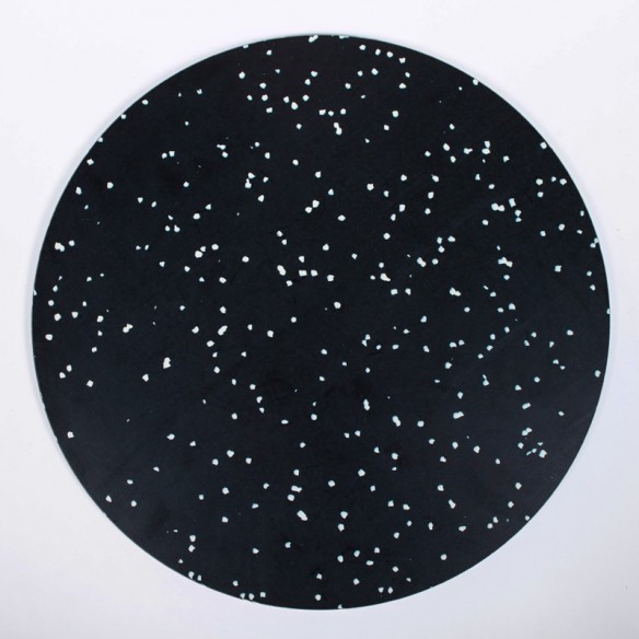 Des plateaux ronds en plastique 100% recyclé pour créer votre propre mobilier