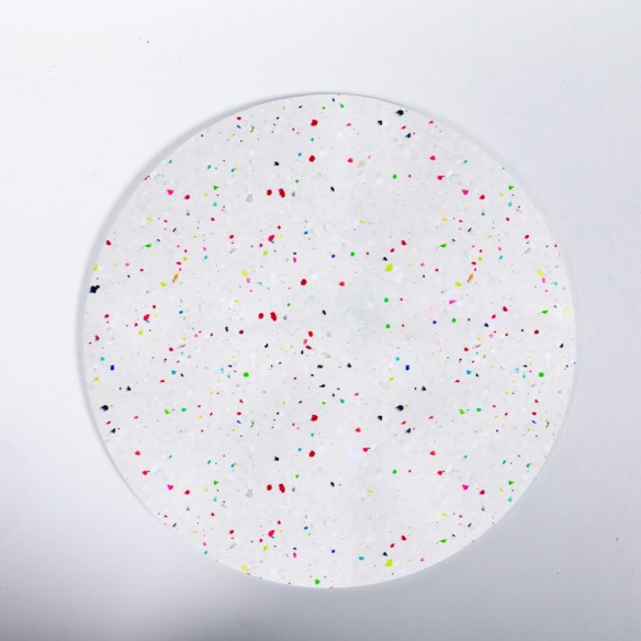 Des plateaux ronds en plastique 100% recyclé pour créer votre propre mobilier