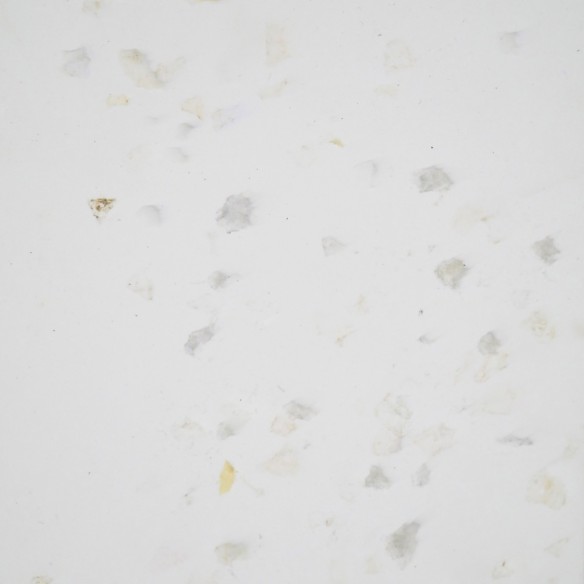 Des plateaux ronds en plastique 100% recyclé pour créer votre propre mobilier